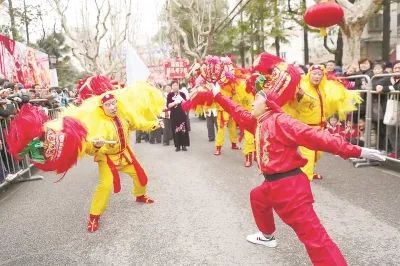 民间舞狮子的寓意_舞狮民间习俗解说词_民俗文化舞狮