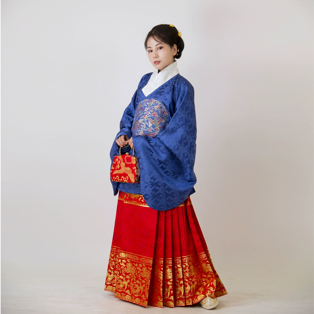 满族服饰中蕴含的文化_满族服饰是中国传统文化吗_试述满族服饰文化