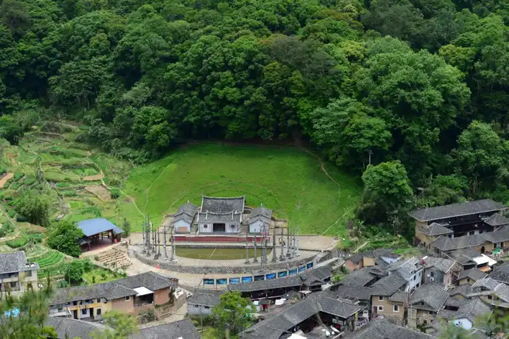 土楼风土人情_土楼的民族风情_风情民族土楼图片大全