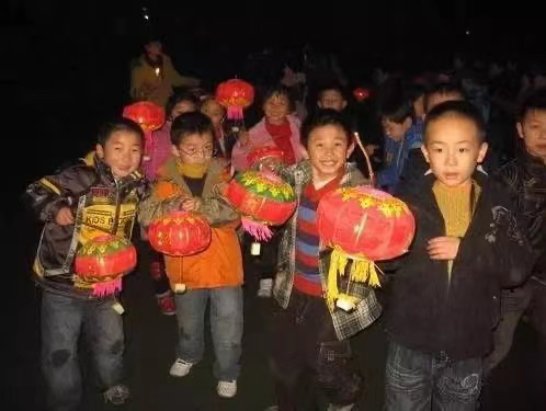 过年拜节磕头_拜年节日磕头传统图片_磕头拜年的传统节日